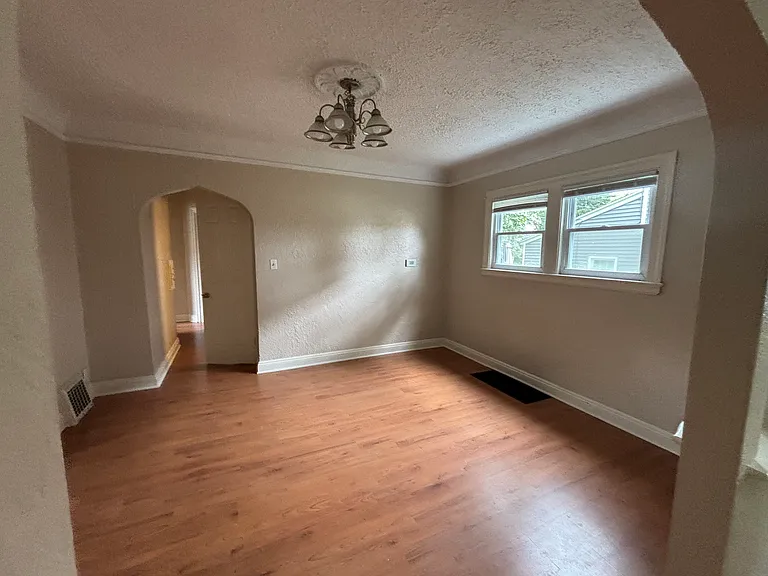 209 W Dudley St #1 — Photo 2