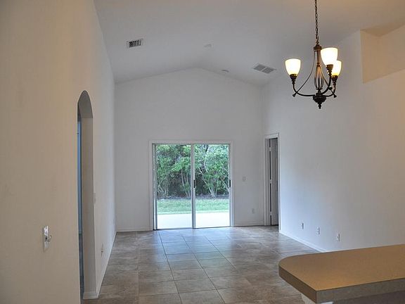 4th image of 845 11th Dr