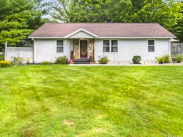 1081 E 98th St, Grant, MI 49327