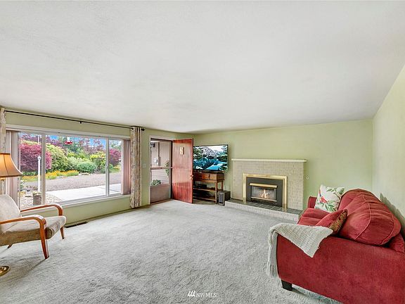4th image of 10418 66th Ave E