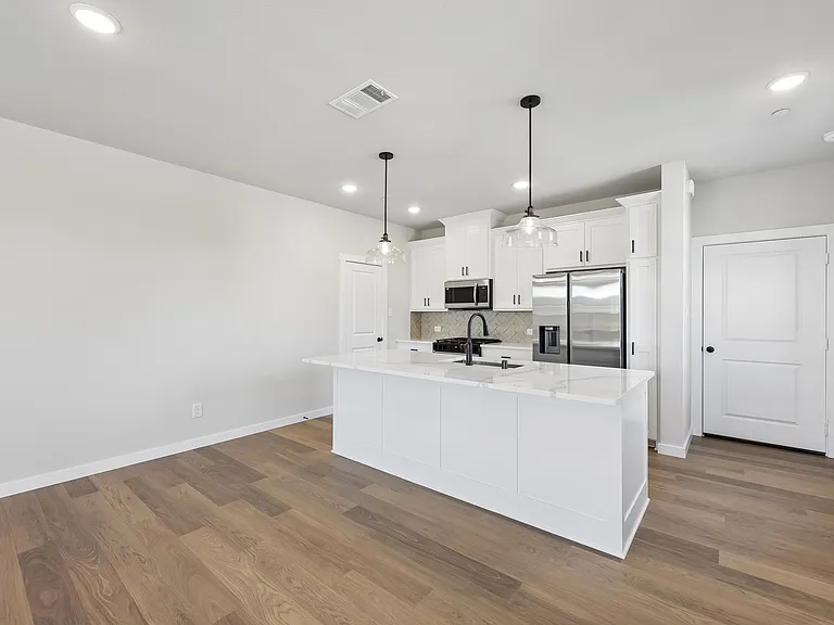 2866 Grandview Dr — Photo 8