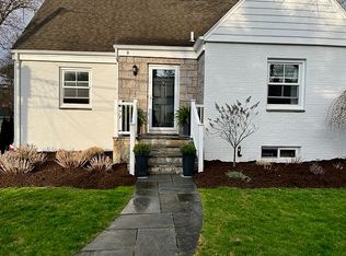 23 Manor Rd, Old Greenwich, CT 06870