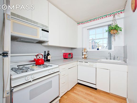 3rd image of 10 W 15th St APT 718