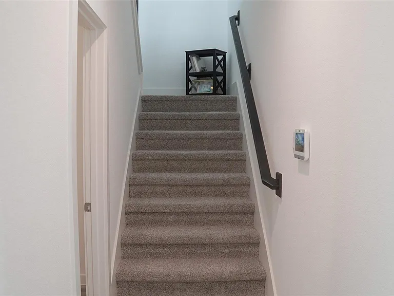 2913 Crown Gate Dr — Photo 9
