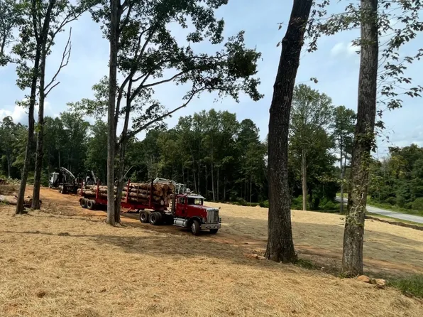 4189 Ledan Ext, Gainesville, GA 30506