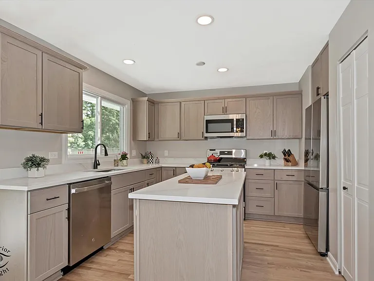 30W150 Foxboro Ct — Photo 10