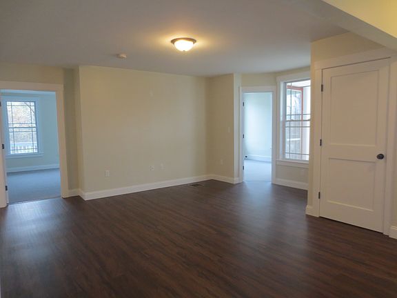 Living area towards 2 front bedrooms