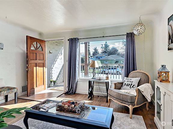 3rd image of 1347 N Montgomery Avenue
