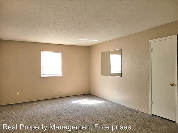 5th image of 3041 N Rockwell Ave APT 133