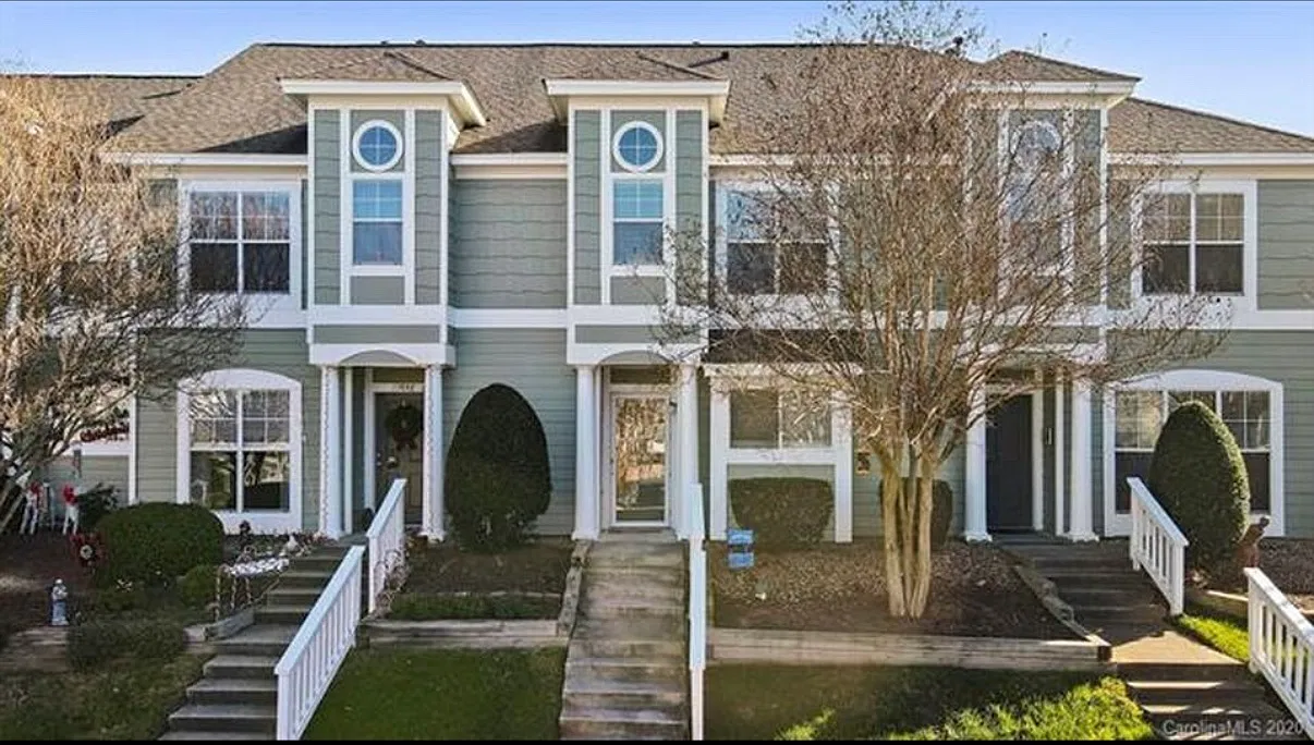 2 bed, 1.5 bath, 1100 sqft, $1,950 — Photo 1