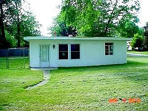 300 Lincoln Dr photo 1