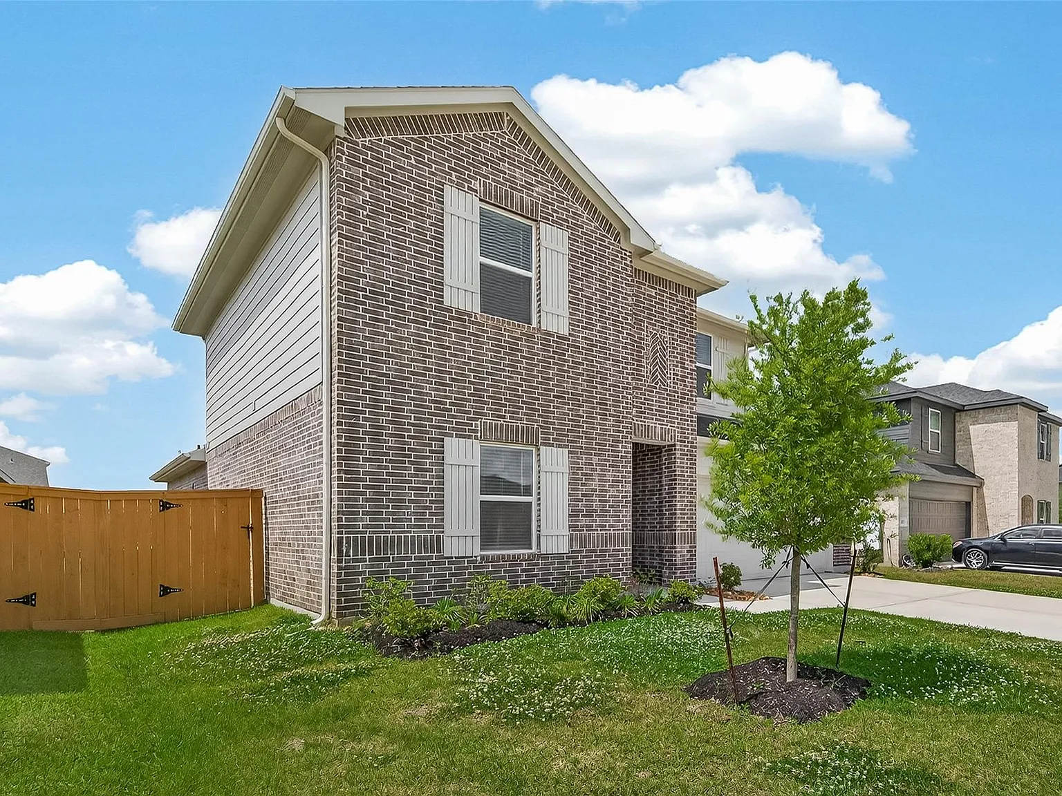 4 bed, 3.0 bath, 2683 sqft, $2,800 — Photo 2