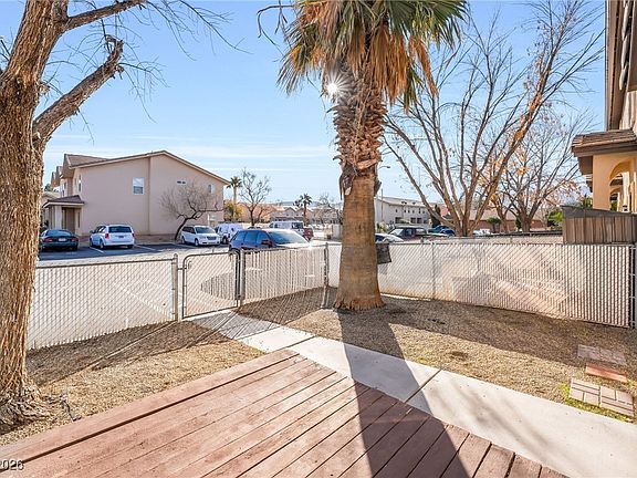 4th image of 775 Moss Dr APT 8