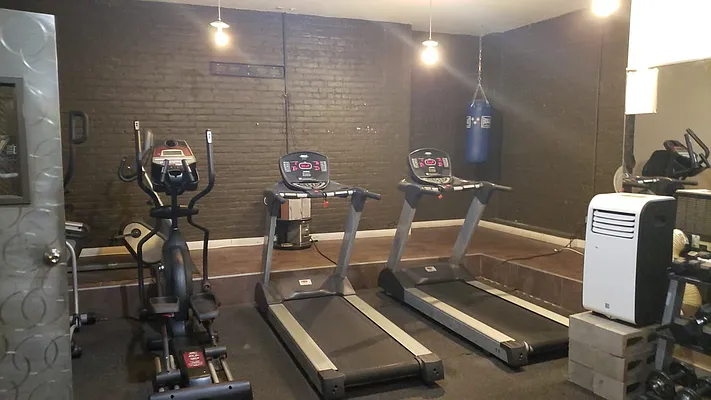 Rented by Manhattan Management LLC | media 44