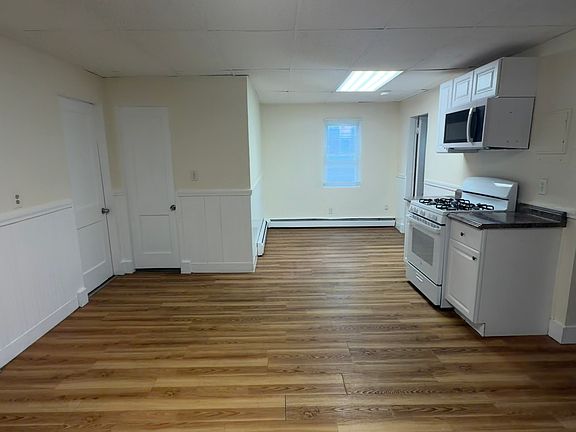 3rd image of 14 Park St APT B