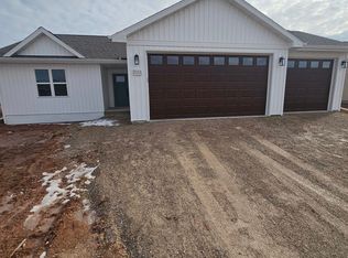 2111 White Dove Ln, Kaukauna, WI 54130