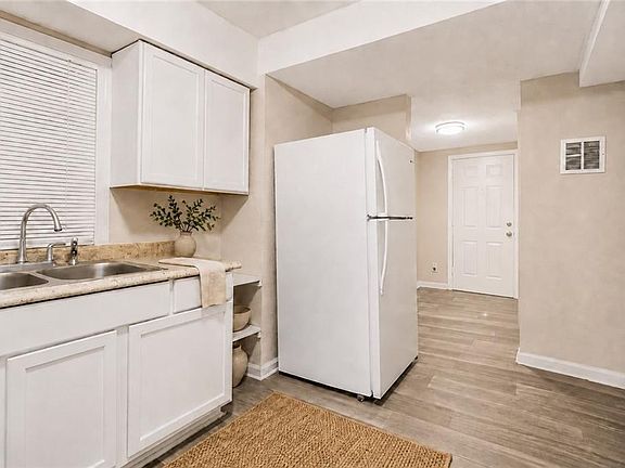 5th image of 8411 Olive St