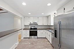 4th image of 80 Forest St