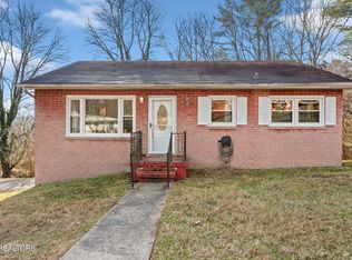 102 Lehigh Ln, Oak Ridge, TN 37830