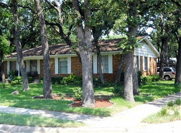 1st image of 402 Little John Dr