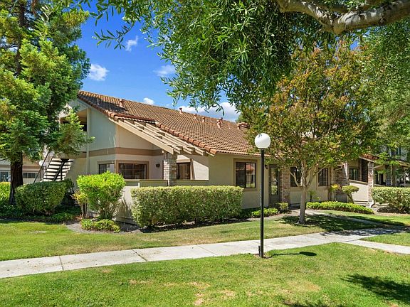 4th image of 403 Colony Knoll Dr