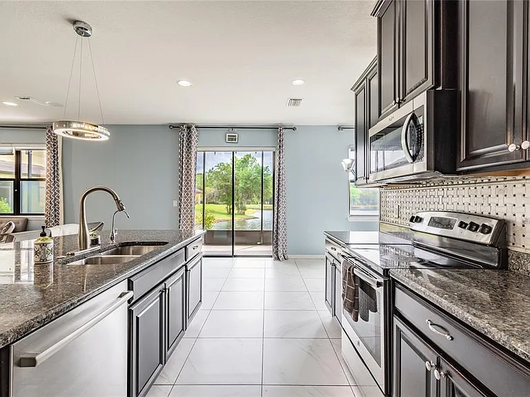 11027 Tahiti Isle Ln — Photo 44