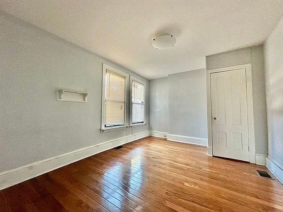 5th image of 1371 Chapel St #1R