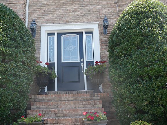 5th image of 1105 Hillsboro Cir