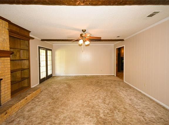 5th image of 2817 Hillcrest Dr
