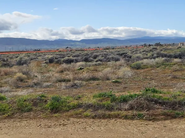 Vic Ave, Lancaster, CA 93535