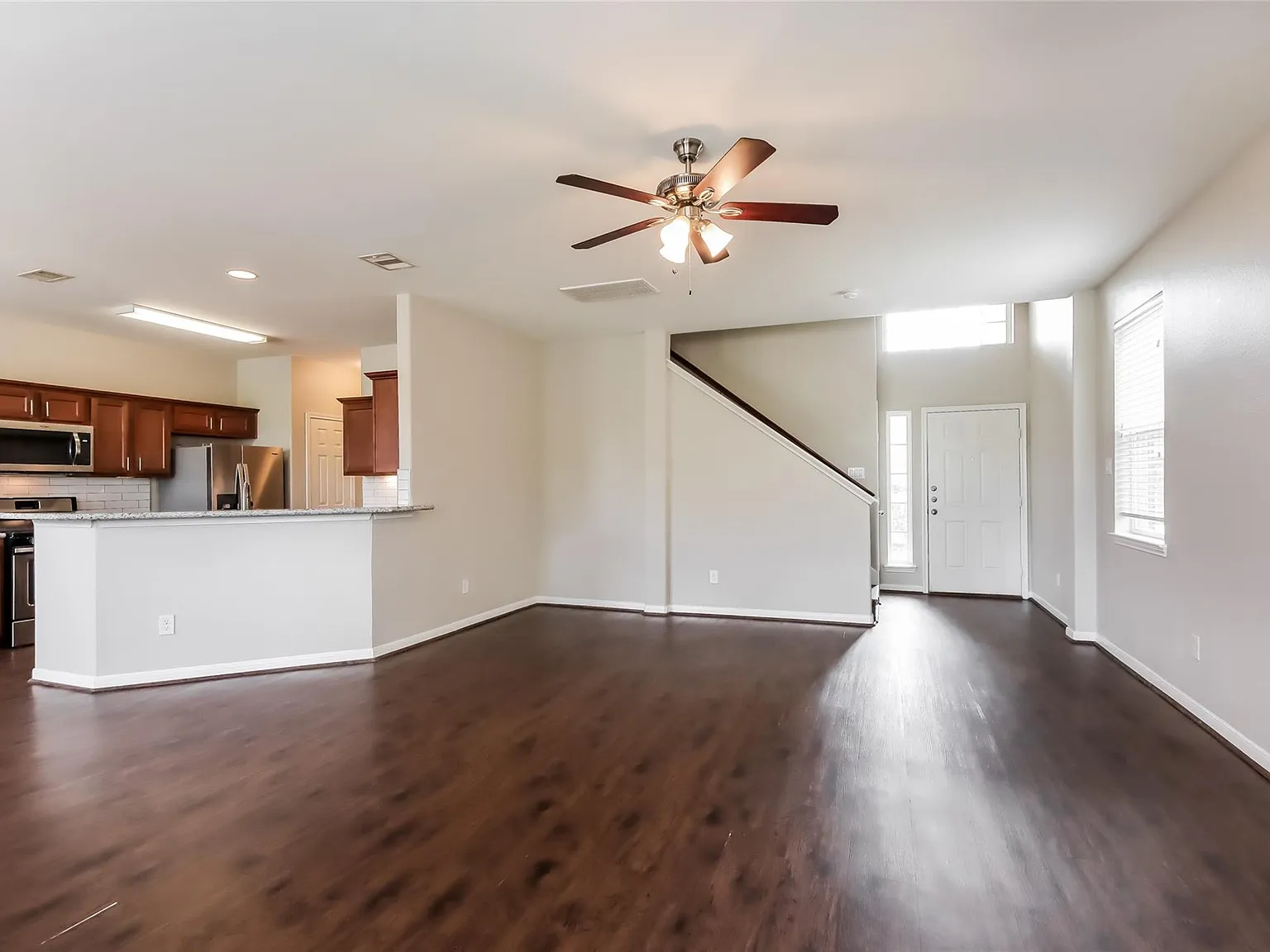 4 bed, 2.5 bath, 2032 sqft, $2,040 — Photo 4