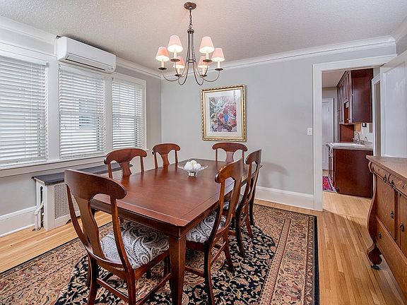 3rd image of 999 Saint Clair Ave