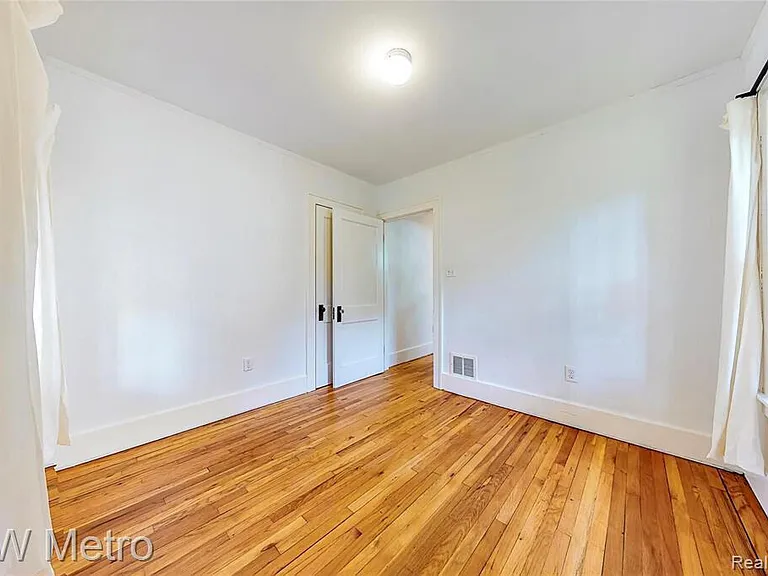865 W Marshall St — Photo 10