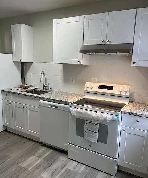 220 Cattell St — Photo 2
