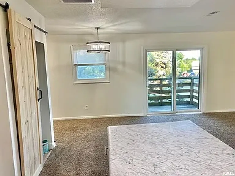 432 Amherst Dr — Photo 12
