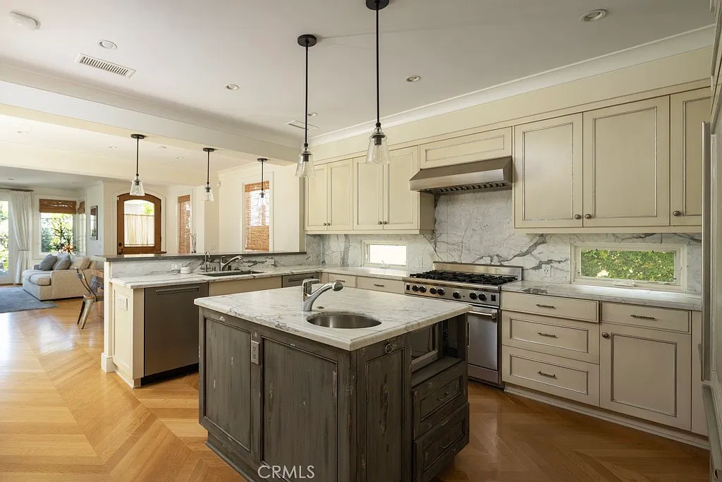 3 bed, 2.5 bath, 1859 sqft, $14,900 — Photo 4