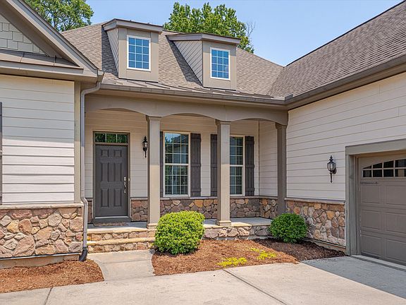 3rd image of 901 S Bend Dr