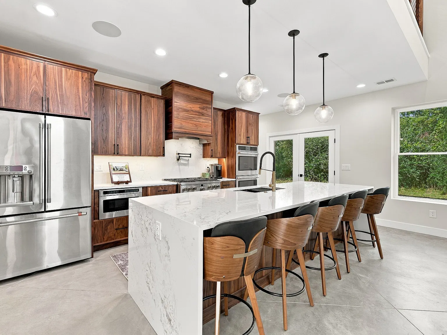 5 bed, 3.5 bath, 4995 sqft, $4,500 — Photo 4