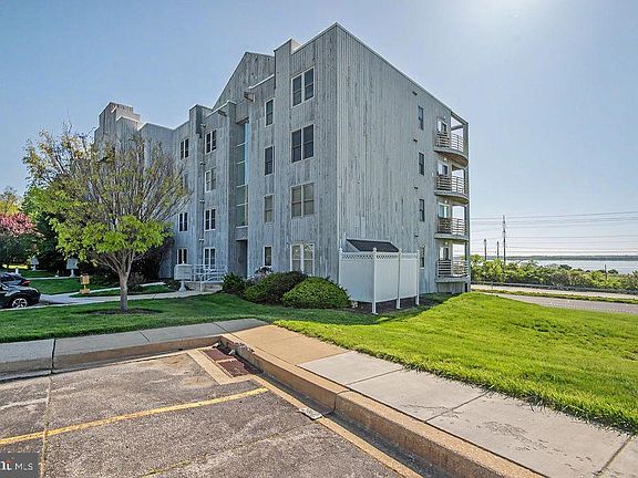3rd image of 5215 Le Parc Dr APT 5
