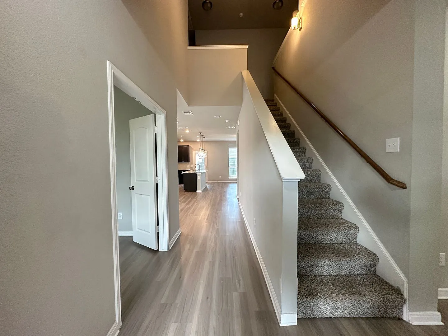 Viewable October 1st! Small Pets Accepted! — Photo 2