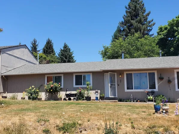 584 8th St, Lafayette, OR 97127