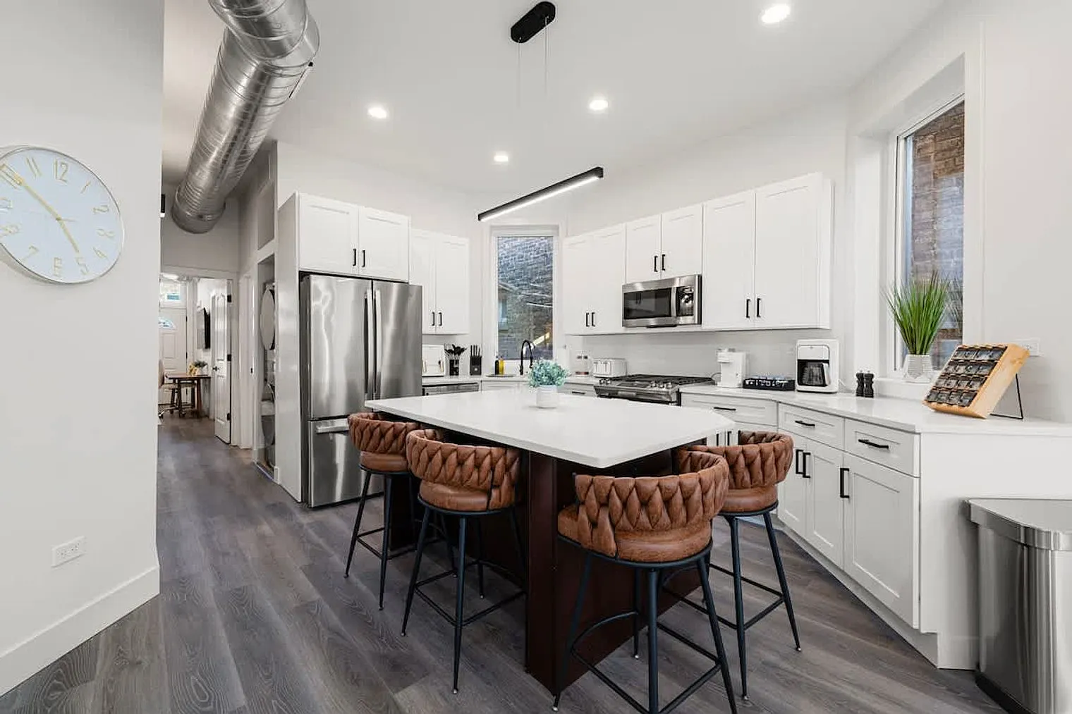 2 bed, 2.0 bath, 1194 sqft, $4,492 — Photo 3