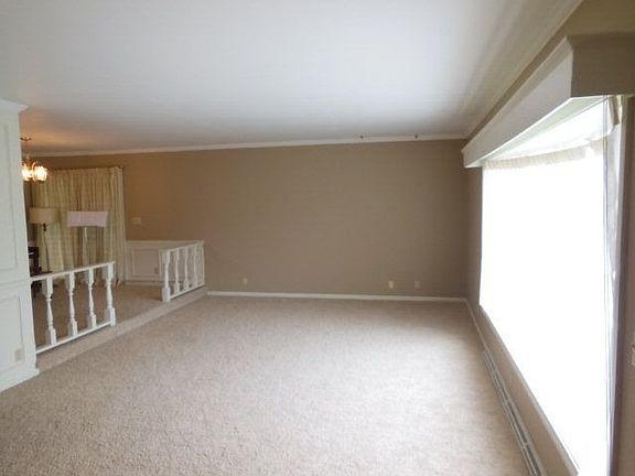 4th image of 912 Victoria Dr
