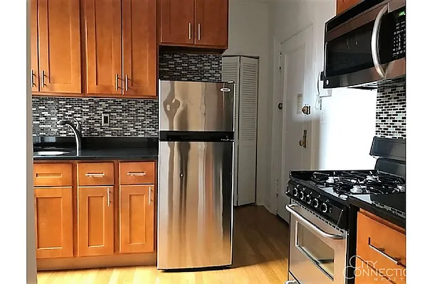 Rented by City Connections Realty | media 32