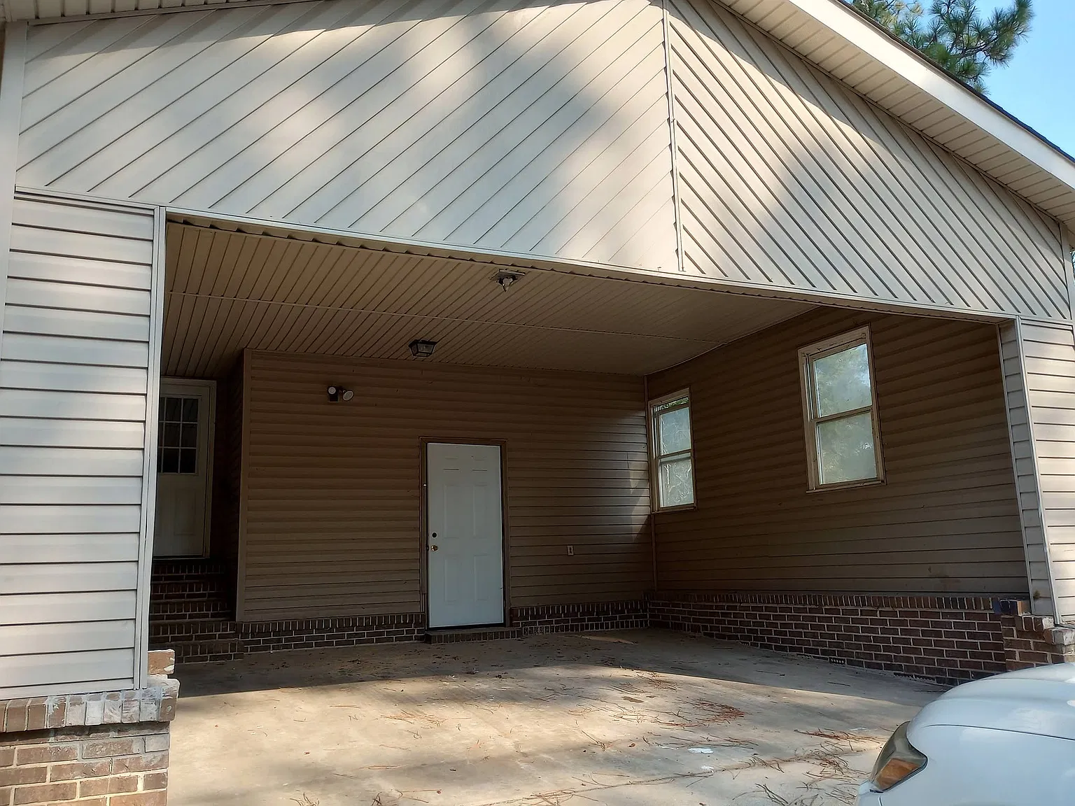 3 bed, 1890 sqft, $2,000 — Photo 4