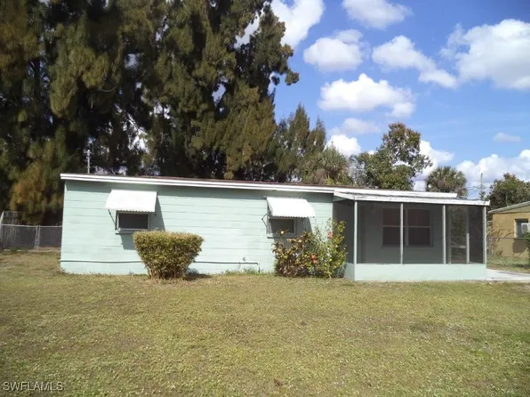 981 Lakeview Dr, North Fort Myers, FL 33903