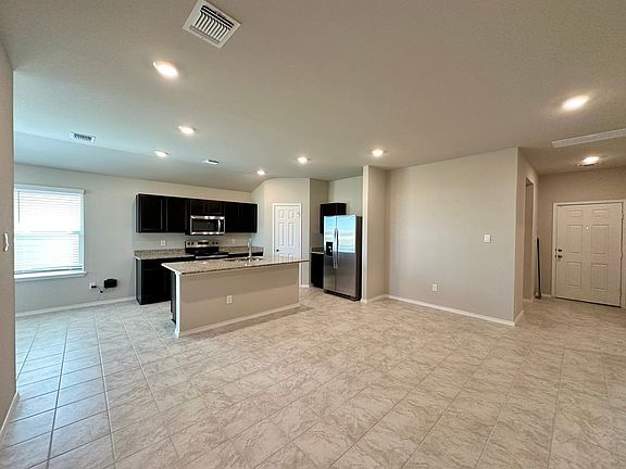 4th image of 1210 Prairie Clover Dr