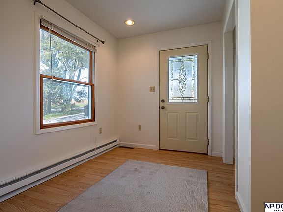 3rd image of 605 W Bluff Rd