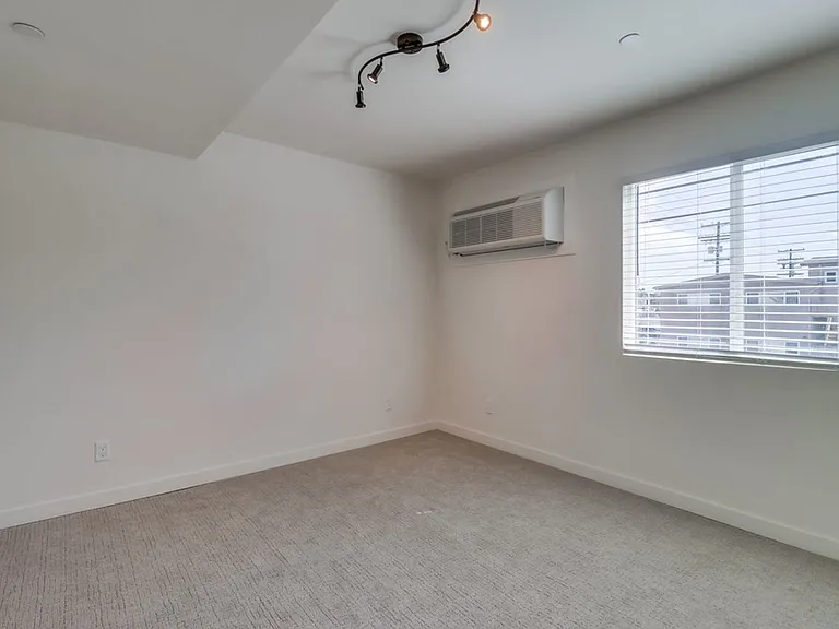 1468 Hornblend Street — Photo 7