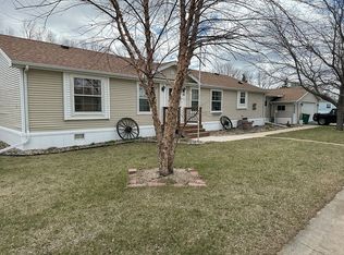 904 N Teal Pl, Sioux Falls, SD 57107